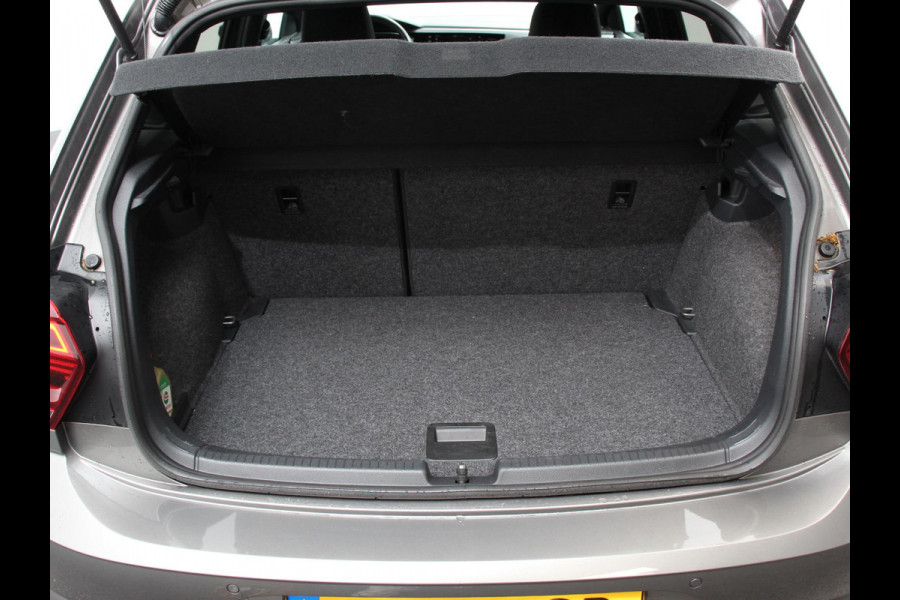 Volkswagen Polo 2.0 TSI GTI 200 PK | Navigatie | Climate control | Adaptieve cruise control | Digital dashboard | Parkeersensoren | Camera | Stoelverwarming | Apple Carplay/ Android Auto | LED | Lichtmetalen velgen