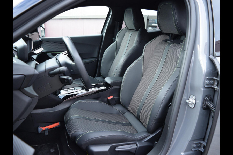 Peugeot e-2008 EV GT Avantage 54 kWh 3 FASE | NAVI & CARPLAY | CAMERA MET SENSOREN | E.C.C. |