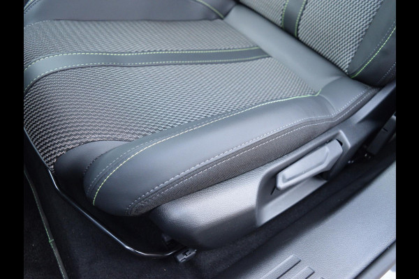 Peugeot e-2008 EV GT Avantage 54 kWh 3 FASE | NAVI & CARPLAY | CAMERA MET SENSOREN | E.C.C. |