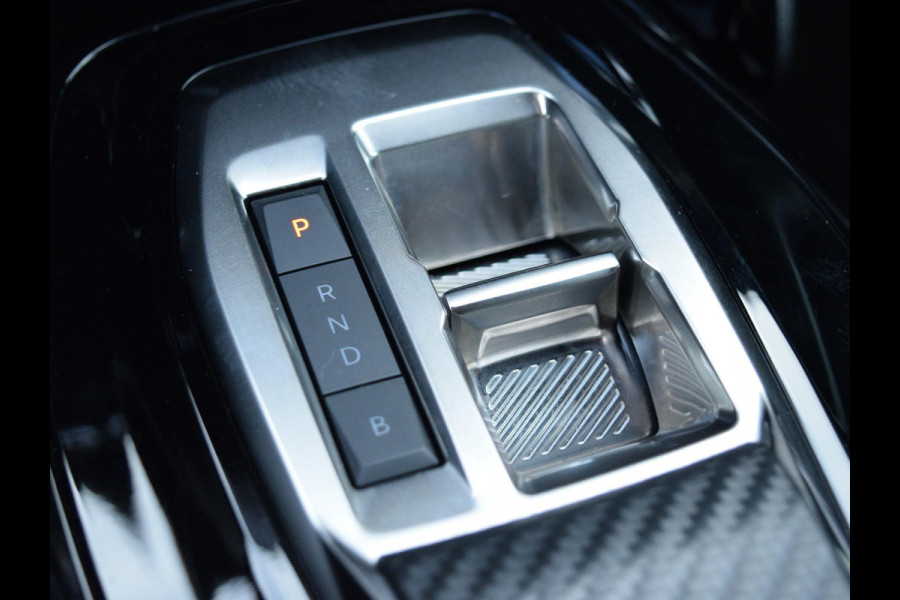 Peugeot e-2008 EV GT Avantage 54 kWh 3 FASE | NAVI & CARPLAY | CAMERA MET SENSOREN | E.C.C. |