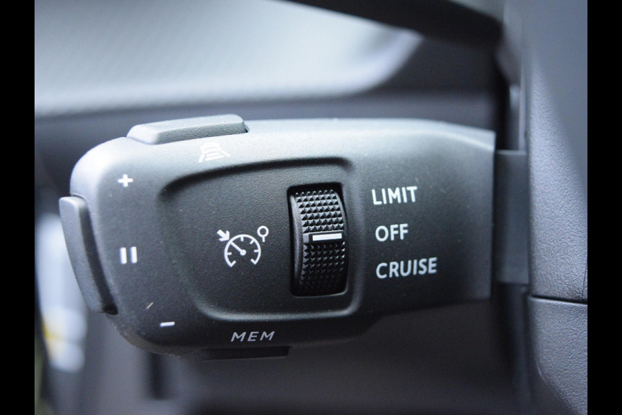 Peugeot e-2008 EV GT Avantage 54 kWh 3 FASE | NAVI & CARPLAY | CAMERA MET SENSOREN | E.C.C. |