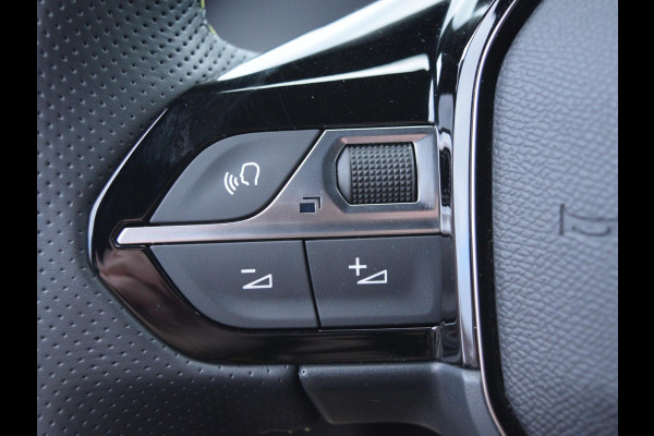 Peugeot e-2008 EV GT Avantage 54 kWh 3 FASE | NAVI & CARPLAY | CAMERA MET SENSOREN | E.C.C. |