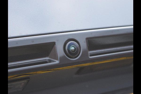 Peugeot e-2008 EV GT Avantage 54 kWh 3 FASE | NAVI & CARPLAY | CAMERA MET SENSOREN | E.C.C. |