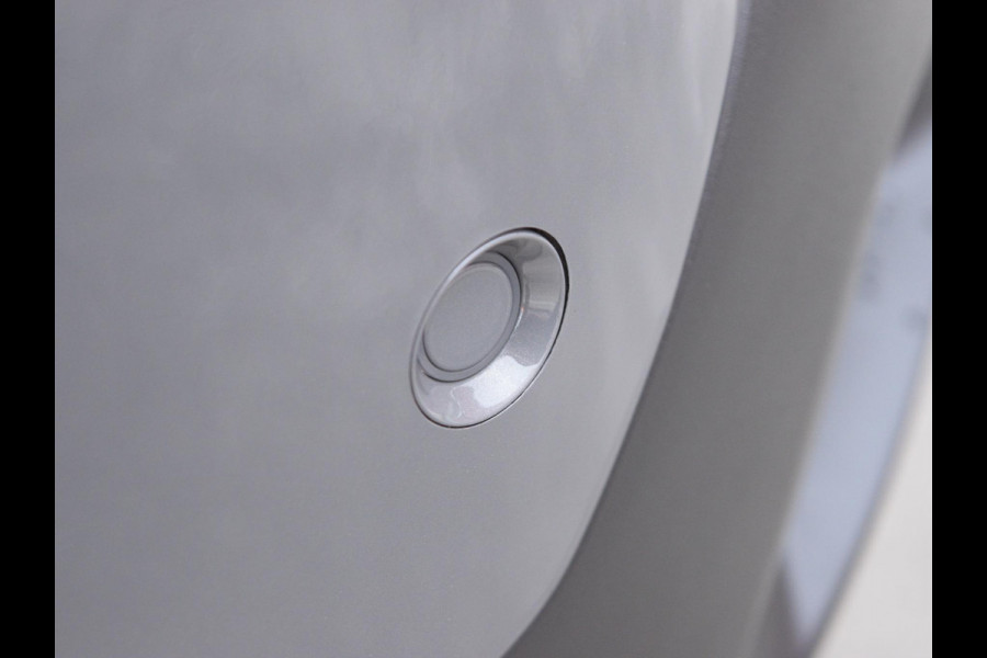 Peugeot e-2008 EV GT Avantage 54 kWh 3 FASE | NAVI & CARPLAY | CAMERA MET SENSOREN | E.C.C. |