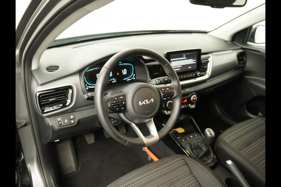 Kia Stonic 1.0 T-GDi MHEV DynamicPlusLine - Apple/Android Carplay - Navigatie - Cruise Control - Stoel/Stuurverwarming - Lichtmetalen Velgen - Fabrieksgarantie t/m 28-01-2032