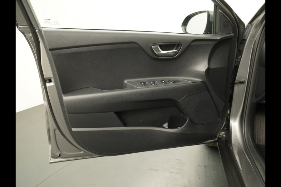 Kia Stonic 1.0 T-GDi MHEV DynamicPlusLine - Apple/Android Carplay - Navigatie - Cruise Control - Stoel/Stuurverwarming - Lichtmetalen Velgen - Fabrieksgarantie t/m 28-01-2032