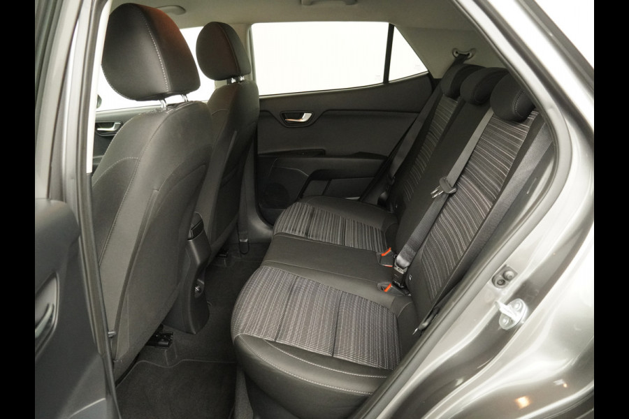 Kia Stonic 1.0 T-GDi MHEV DynamicPlusLine - Apple/Android Carplay - Navigatie - Cruise Control - Stoel/Stuurverwarming - Lichtmetalen Velgen - Fabrieksgarantie t/m 28-01-2032