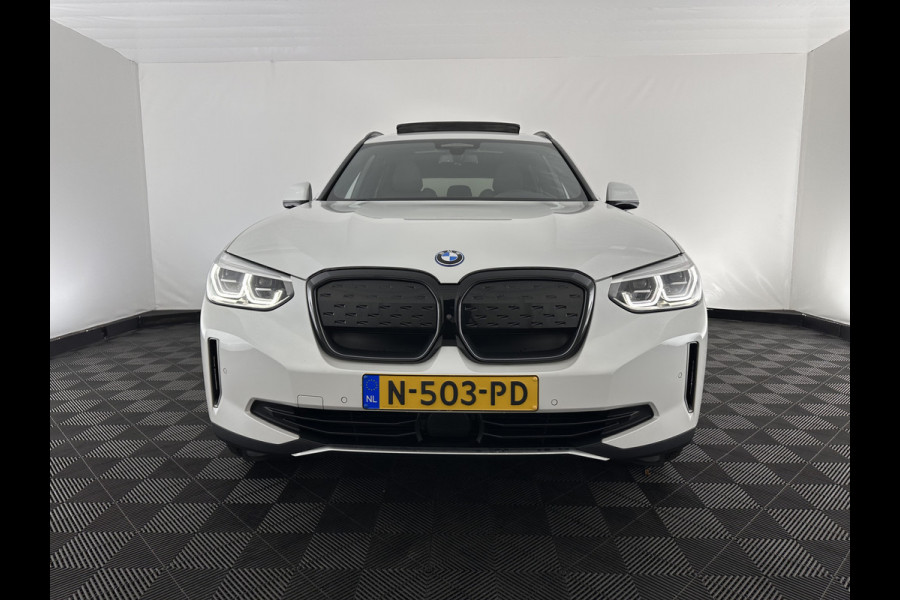 BMW iX3 High Executive 80 kWh [3-Fase-11kW] {SOH-100%} (INCL-BTW) Aut. *PANO | LEATHER | HARMAN/KARDON | FULL-LED | BLINDSPOT | MEMORY-PACK | DIGI-COCKPIT | HEATED-SPORTSEATS | KEYLESS | TOPVIEW | DAB+ | NAVI-FULLMAP | HEAD-UP | PRIVACY-GLASS | .