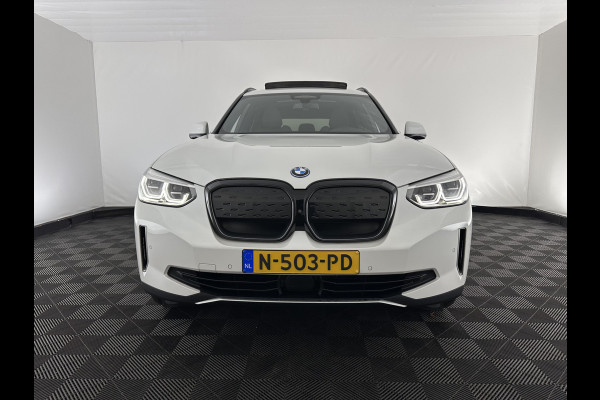 BMW iX3 High Executive 80 kWh [3-Fase-11kW] {SOH-100%} (INCL-BTW) Aut. *PANO | LEATHER | HARMAN/KARDON | FULL-LED | BLINDSPOT | MEMORY-PACK | DIGI-COCKPIT | HEATED-SPORTSEATS | KEYLESS | TOPVIEW | DAB+ | NAVI-FULLMAP | HEAD-UP | PRIVACY-GLASS | .