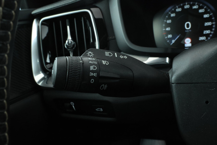 Volvo V60 2.0 D4 R-Design Sport pack, Leer, Climate, Trekhaak