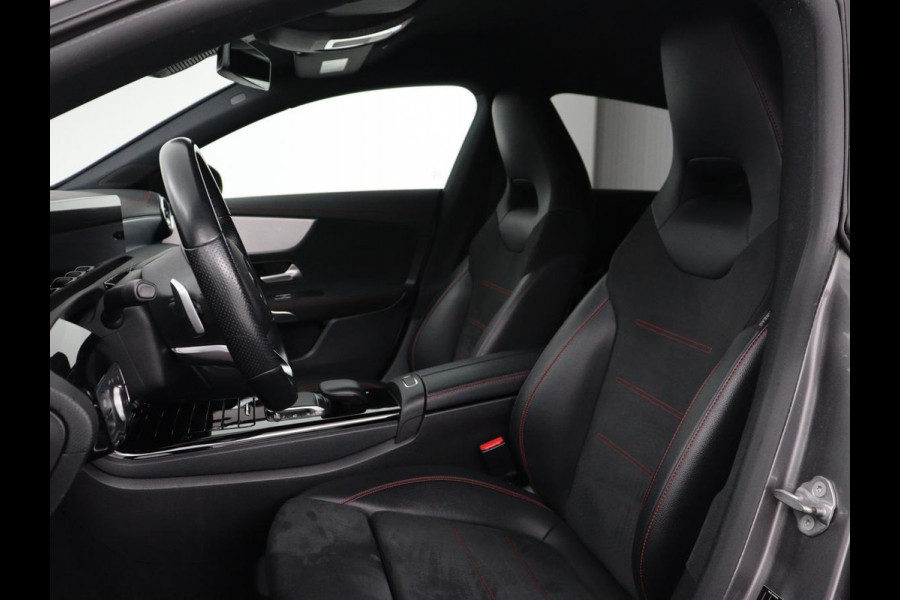 Mercedes-Benz CLA-Klasse Shooting Brake 250e AMG Limited | Stoelverwarming | Carplay | Leder/Alcantara | Camera | Sfeerverlichting | Navigatie | Park Assist | Widescreen | Dodehoek detectie | PHEV | Plug In