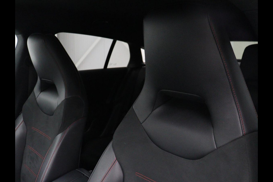 Mercedes-Benz CLA-Klasse Shooting Brake 250e AMG Limited | Stoelverwarming | Carplay | Leder/Alcantara | Camera | Sfeerverlichting | Navigatie | Park Assist | Widescreen | Dodehoek detectie | PHEV | Plug In