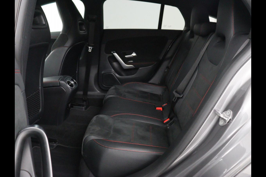 Mercedes-Benz CLA-Klasse Shooting Brake 250e AMG Limited | Stoelverwarming | Carplay | Leder/Alcantara | Camera | Sfeerverlichting | Navigatie | Park Assist | Widescreen | Dodehoek detectie | PHEV | Plug In