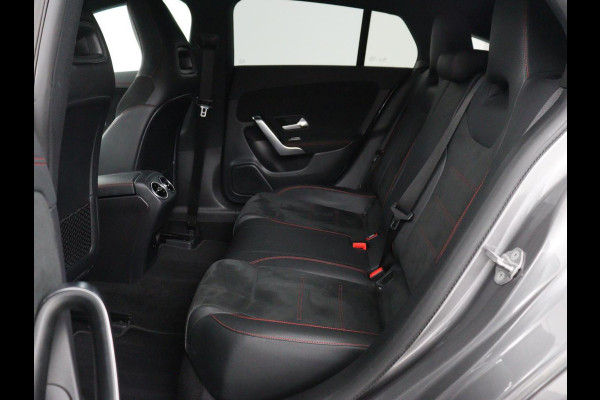 Mercedes-Benz CLA-Klasse Shooting Brake 250e AMG Limited | Stoelverwarming | Carplay | Leder/Alcantara | Camera | Sfeerverlichting | Navigatie | Park Assist | Widescreen | Dodehoek detectie | PHEV | Plug In