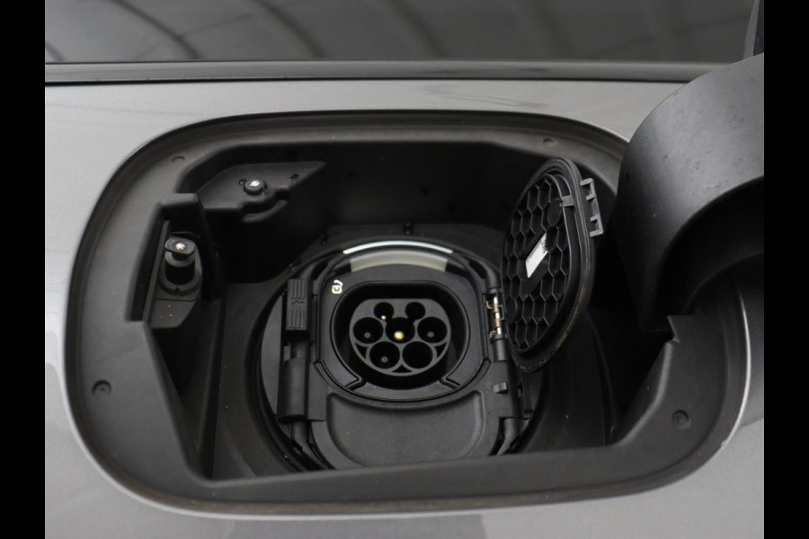 Mercedes-Benz CLA-Klasse Shooting Brake 250e AMG Limited | Stoelverwarming | Carplay | Leder/Alcantara | Camera | Sfeerverlichting | Navigatie | Park Assist | Widescreen | Dodehoek detectie | PHEV | Plug In