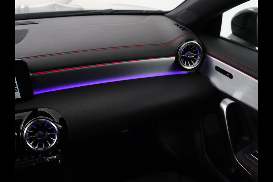 Mercedes-Benz CLA-Klasse Shooting Brake 250e AMG Limited | Stoelverwarming | Carplay | Leder/Alcantara | Camera | Sfeerverlichting | Navigatie | Park Assist | Widescreen | Dodehoek detectie | PHEV | Plug In