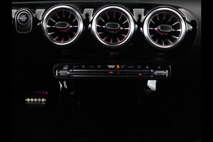 Mercedes-Benz CLA-Klasse Shooting Brake 250e AMG Limited | Stoelverwarming | Carplay | Leder/Alcantara | Camera | Sfeerverlichting | Navigatie | Park Assist | Widescreen | Dodehoek detectie | PHEV | Plug In