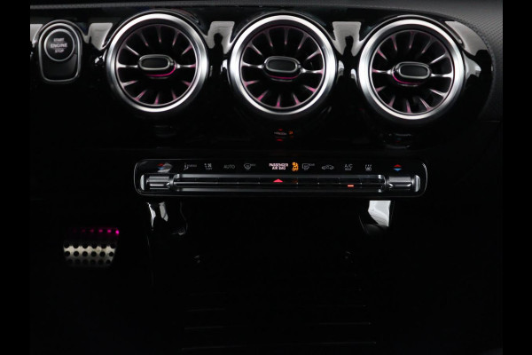 Mercedes-Benz CLA-Klasse Shooting Brake 250e AMG Limited | Stoelverwarming | Carplay | Leder/Alcantara | Camera | Sfeerverlichting | Navigatie | Park Assist | Widescreen | Dodehoek detectie | PHEV | Plug In