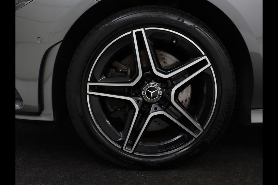 Mercedes-Benz CLA-Klasse Shooting Brake 250e AMG Limited | Stoelverwarming | Carplay | Leder/Alcantara | Camera | Sfeerverlichting | Navigatie | Park Assist | Widescreen | Dodehoek detectie | PHEV | Plug In
