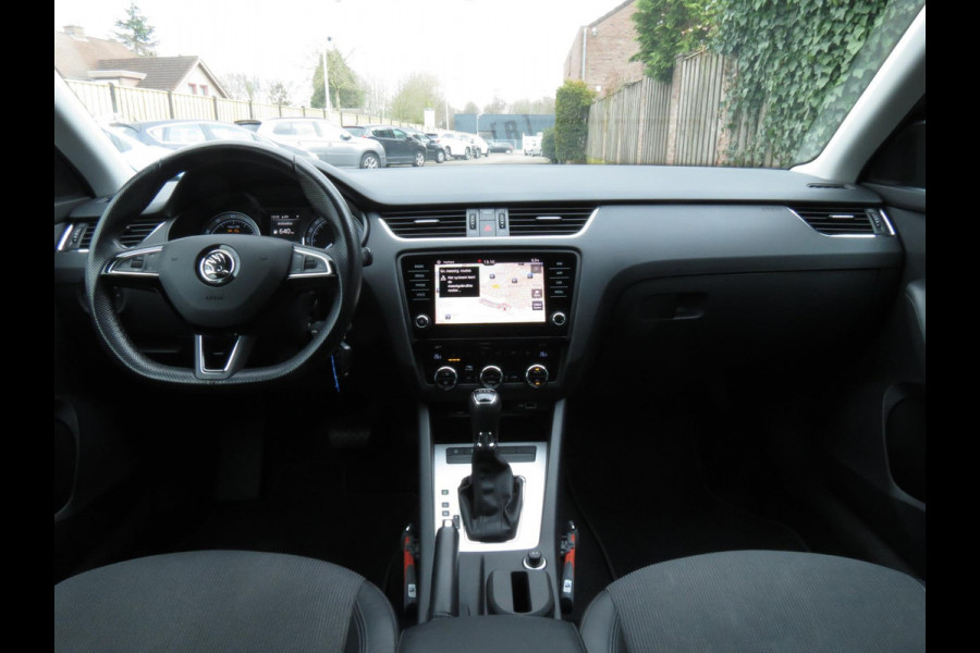 Škoda Octavia Combi 1.5 TSI 150PK Greentech Business Edition AUTOMAAT | DEALER ONDERHOUDEN | STOELVERWARMING | HALF LEDER | NAVI |