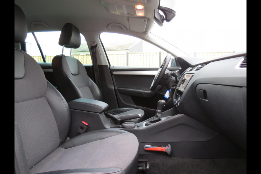 Škoda Octavia Combi 1.5 TSI 150PK Greentech Business Edition AUTOMAAT | DEALER ONDERHOUDEN | STOELVERWARMING | HALF LEDER | NAVI |