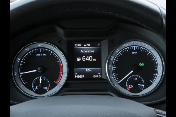 Škoda Octavia Combi 1.5 TSI 150PK Greentech Business Edition AUTOMAAT | DEALER ONDERHOUDEN | STOELVERWARMING | HALF LEDER | NAVI |