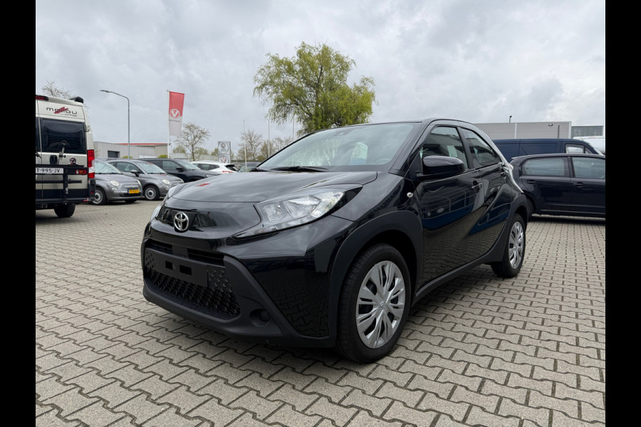 Toyota Aygo X 1.0 VVT-i S-CVT Play Automaat stoelverwarming, keyless etc (RIJKLAARPRIJS)