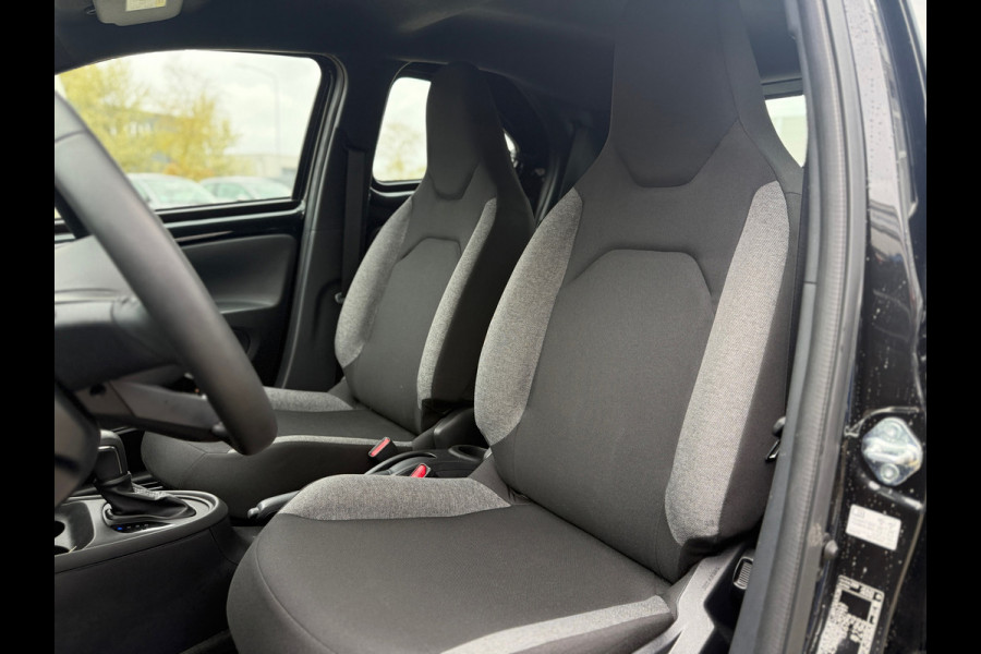 Toyota Aygo X 1.0 VVT-i S-CVT Play Automaat stoelverwarming, keyless etc (RIJKLAARPRIJS)