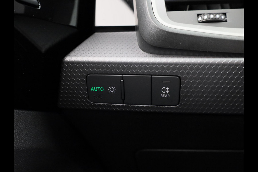 Audi A1 Sportback Advanced edition 25 TFSI 95 pk | Parkeerhulp plus | Automatische airco | Inklapbare buitenspiegels | Dak in contrast kleur |