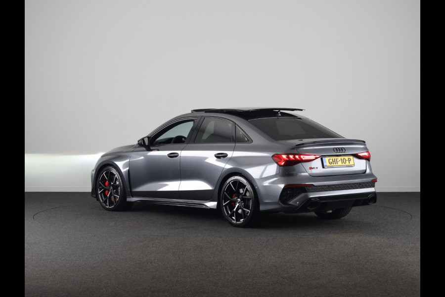 Audi RS 3 Limousine 2.5 TFSI quattro 400pk | Panoramadak | Verlengde garantie | 3-spaaks sport afgevlakt stuurwiel | Adaptief onderstel | SONOS Premium 3D Audio