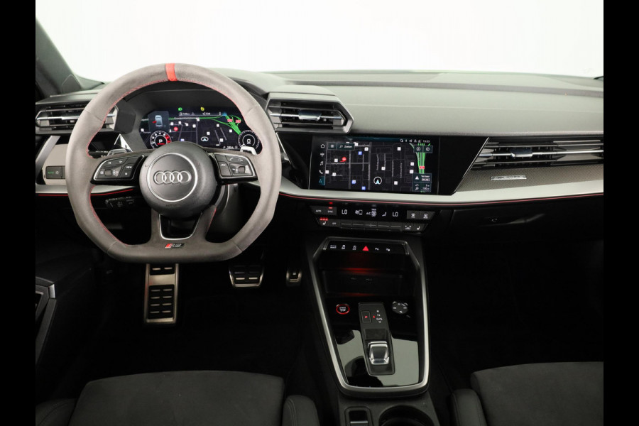 Audi RS 3 Limousine 2.5 TFSI quattro 400pk | Panoramadak | Verlengde garantie | 3-spaaks sport afgevlakt stuurwiel | Adaptief onderstel | SONOS Premium 3D Audio