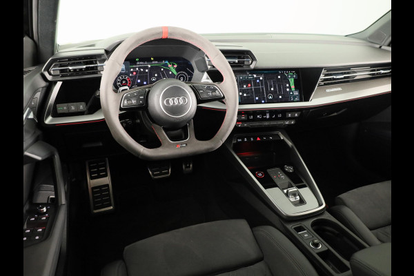 Audi RS 3 Limousine 2.5 TFSI quattro 400pk | Panoramadak | Verlengde garantie | 3-spaaks sport afgevlakt stuurwiel | Adaptief onderstel | SONOS Premium 3D Audio