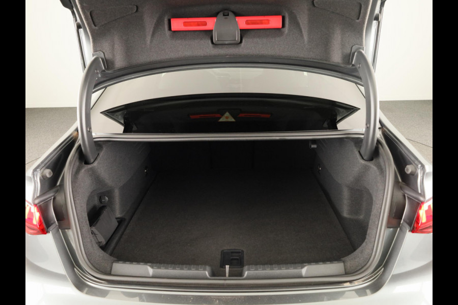 Audi RS 3 Limousine 2.5 TFSI quattro 400pk | Panoramadak | Verlengde garantie | 3-spaaks sport afgevlakt stuurwiel | Adaptief onderstel | SONOS Premium 3D Audio