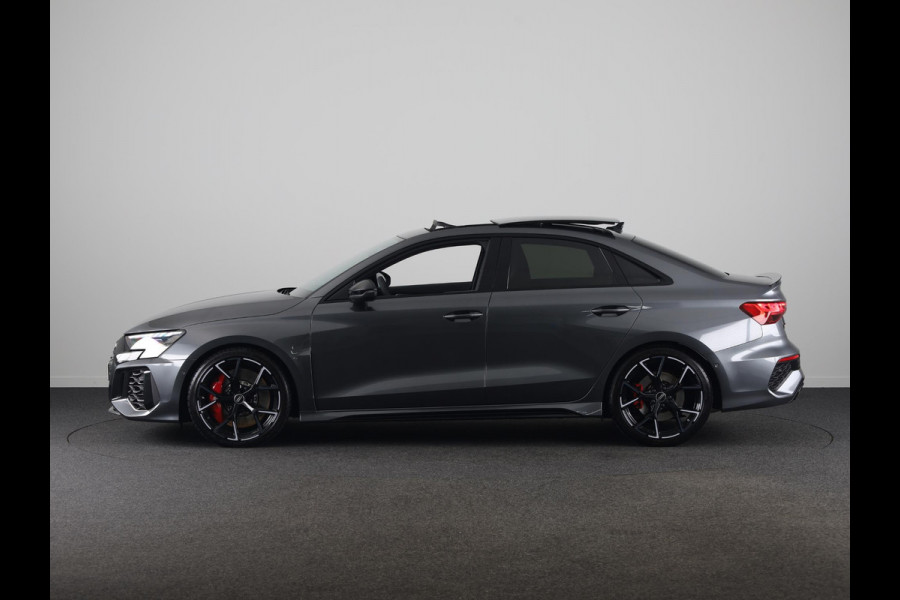 Audi RS 3 Limousine 2.5 TFSI quattro 400pk | Panoramadak | Verlengde garantie | 3-spaaks sport afgevlakt stuurwiel | Adaptief onderstel | SONOS Premium 3D Audio