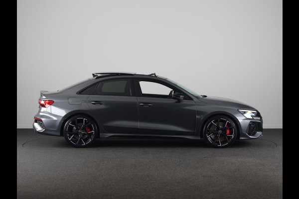 Audi RS 3 Limousine 2.5 TFSI quattro 400pk | Panoramadak | Verlengde garantie | 3-spaaks sport afgevlakt stuurwiel | Adaptief onderstel | SONOS Premium 3D Audio