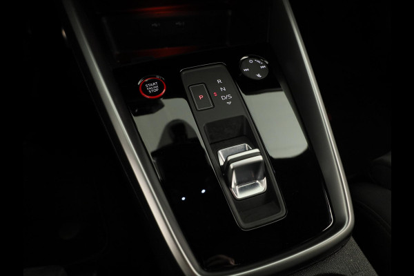 Audi RS 3 Limousine 2.5 TFSI quattro 400pk | Panoramadak | Verlengde garantie | 3-spaaks sport afgevlakt stuurwiel | Adaptief onderstel | SONOS Premium 3D Audio