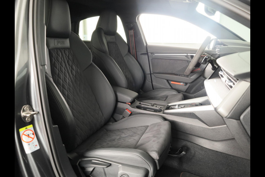 Audi RS 3 Limousine 2.5 TFSI quattro 400pk | Panoramadak | Verlengde garantie | 3-spaaks sport afgevlakt stuurwiel | Adaptief onderstel | SONOS Premium 3D Audio