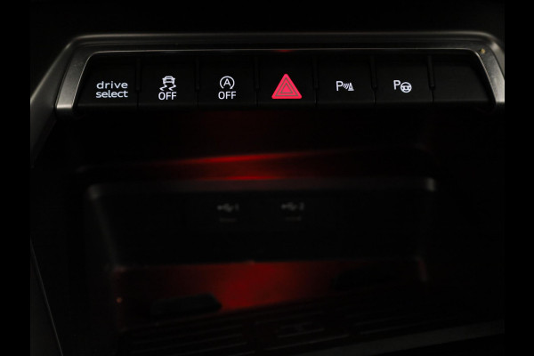 Audi RS 3 Limousine 2.5 TFSI quattro 400pk | Panoramadak | Verlengde garantie | 3-spaaks sport afgevlakt stuurwiel | Adaptief onderstel | SONOS Premium 3D Audio