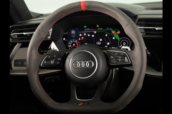 Audi RS 3 Limousine 2.5 TFSI quattro 400pk | Panoramadak | Verlengde garantie | 3-spaaks sport afgevlakt stuurwiel | Adaptief onderstel | SONOS Premium 3D Audio