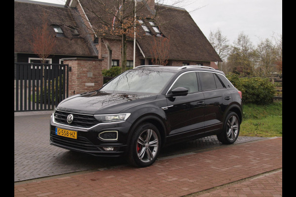 Volkswagen T-Roc 1.5 TSI Sport Business R | 2X R-Line | Sfeerverlichting | Trekhaak | Digital Cockpit | Automaat | NL-Auto |