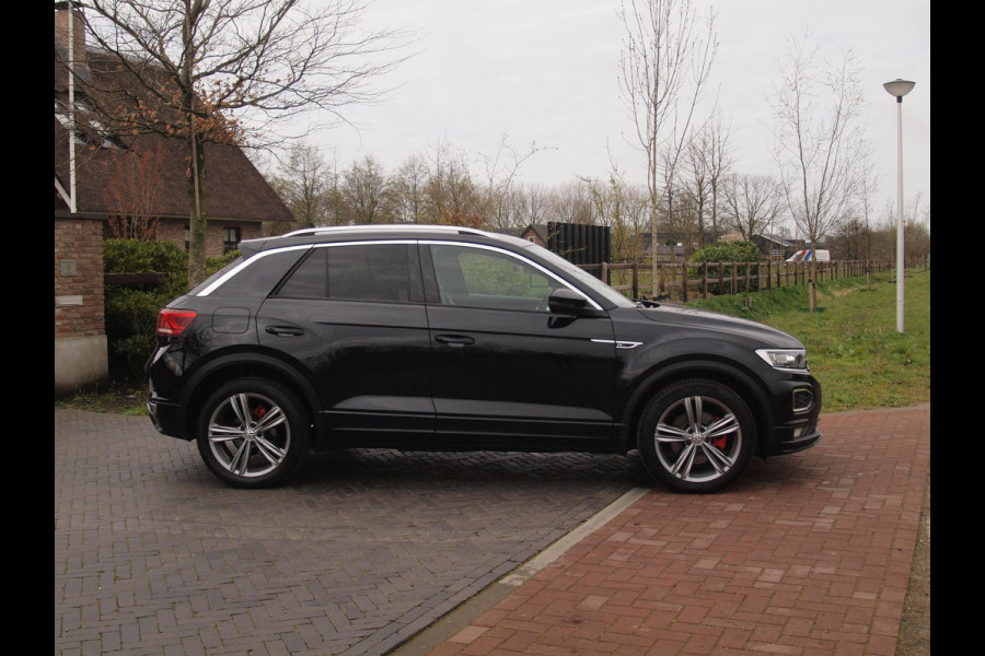 Volkswagen T-Roc 1.5 TSI Sport Business R | 2X R-Line | Sfeerverlichting | Trekhaak | Digital Cockpit | Automaat | NL-Auto |