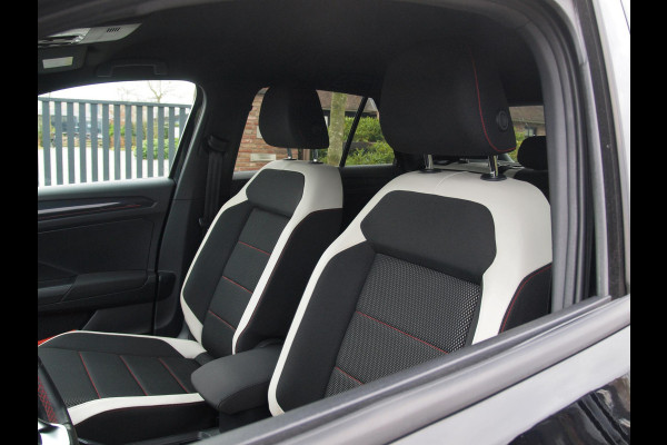 Volkswagen T-Roc 1.5 TSI Sport Business R | 2X R-Line | Sfeerverlichting | Trekhaak | Digital Cockpit | Automaat | NL-Auto |