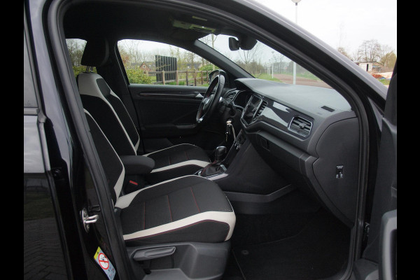 Volkswagen T-Roc 1.5 TSI Sport Business R | 2X R-Line | Sfeerverlichting | Trekhaak | Digital Cockpit | Automaat | NL-Auto |