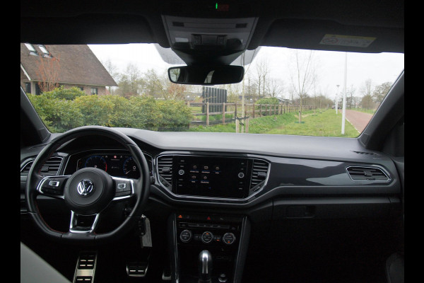 Volkswagen T-Roc 1.5 TSI Sport Business R | 2X R-Line | Sfeerverlichting | Trekhaak | Digital Cockpit | Automaat | NL-Auto |