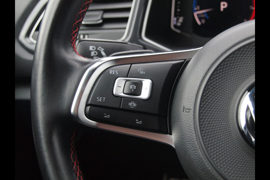 Volkswagen T-Roc 1.5 TSI Sport Business R | 2X R-Line | Sfeerverlichting | Trekhaak | Digital Cockpit | Automaat | NL-Auto |