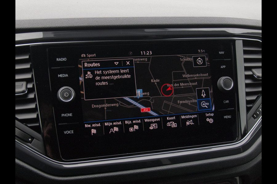 Volkswagen T-Roc 1.5 TSI Sport Business R | 2X R-Line | Sfeerverlichting | Trekhaak | Digital Cockpit | Automaat | NL-Auto |