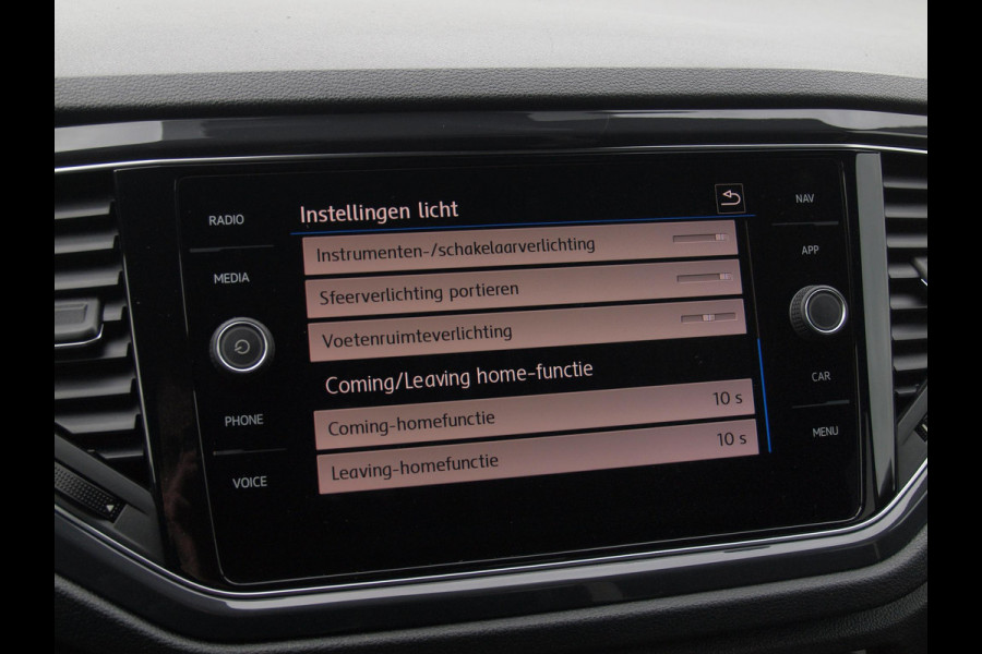 Volkswagen T-Roc 1.5 TSI Sport Business R | 2X R-Line | Sfeerverlichting | Trekhaak | Digital Cockpit | Automaat | NL-Auto |