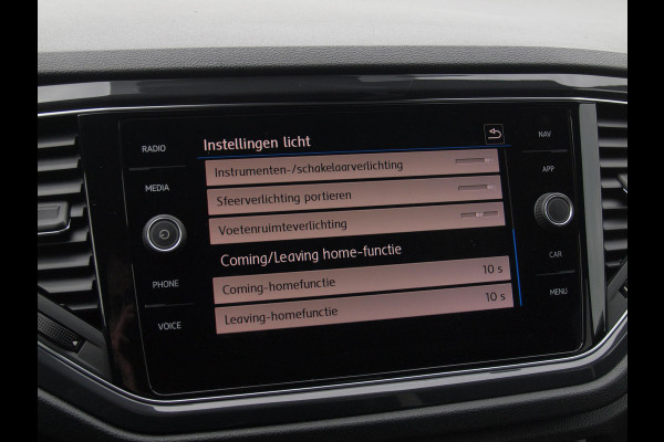 Volkswagen T-Roc 1.5 TSI Sport Business R | 2X R-Line | Sfeerverlichting | Trekhaak | Digital Cockpit | Automaat | NL-Auto |