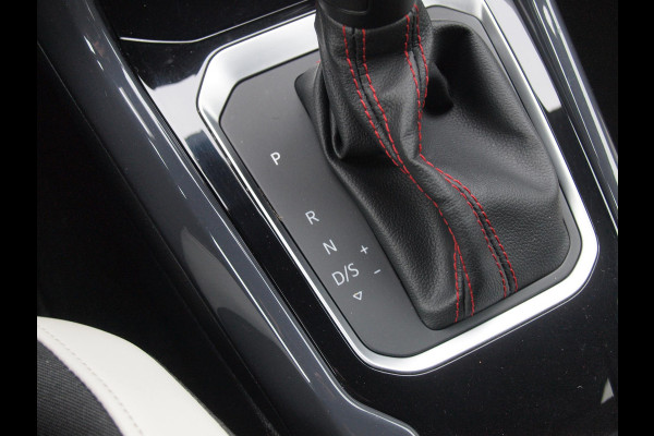 Volkswagen T-Roc 1.5 TSI Sport Business R | 2X R-Line | Sfeerverlichting | Trekhaak | Digital Cockpit | Automaat | NL-Auto |