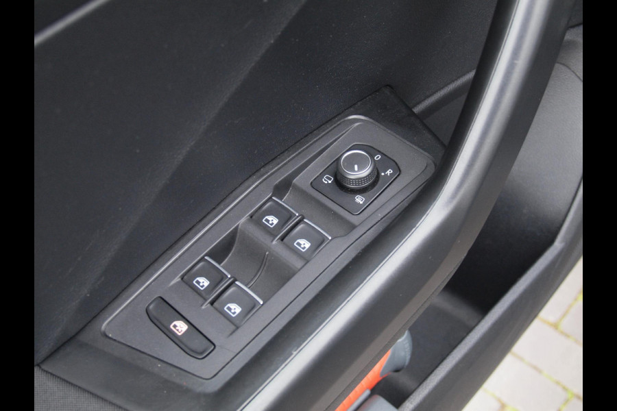 Volkswagen T-Roc 1.5 TSI Sport Business R | 2X R-Line | Sfeerverlichting | Trekhaak | Digital Cockpit | Automaat | NL-Auto |